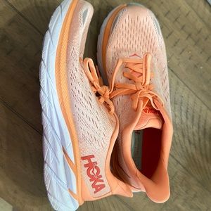 Women's HOKA. Clifton 8. Size 5.5.